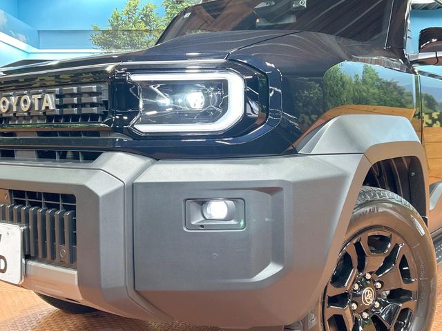Toyota Land Cruiser FJ 12