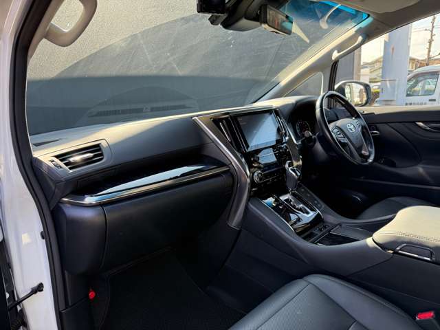 Toyota Alphard 11