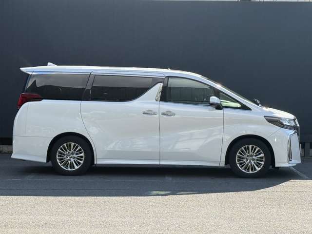 Toyota Alphard 5