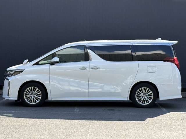 Toyota Alphard 6