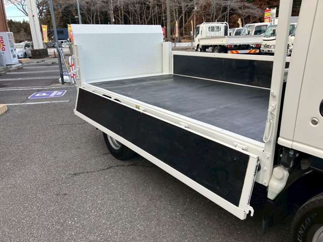 Isuzu Elf 12