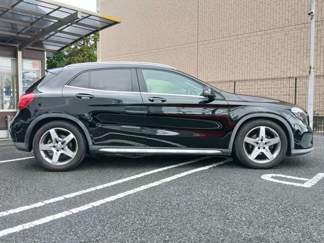 Mercedes-Benz GLA-Class 11