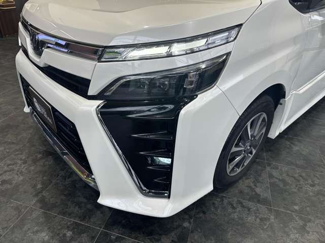 Toyota Voxy 12