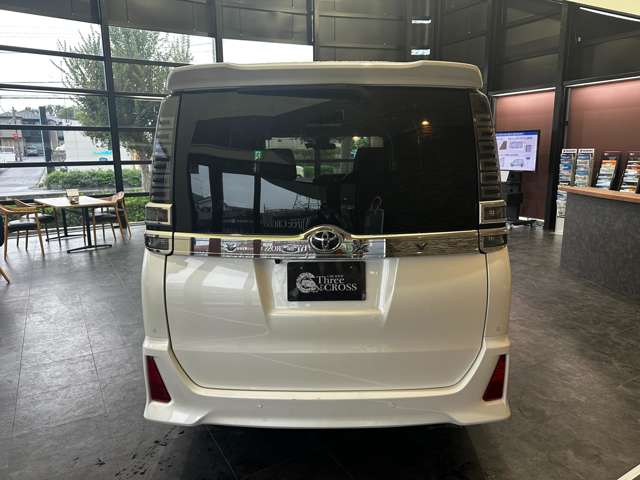 Toyota Voxy 9