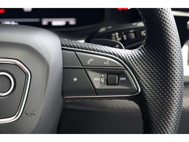 Audi SQ8 12