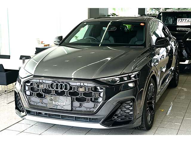 Audi SQ8 3