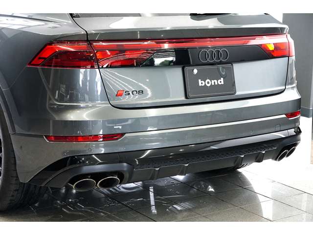 Audi SQ8 6