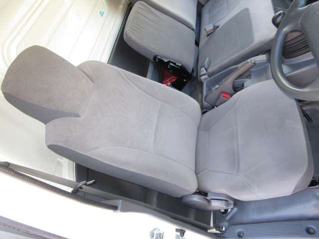 Isuzu Elf 7
