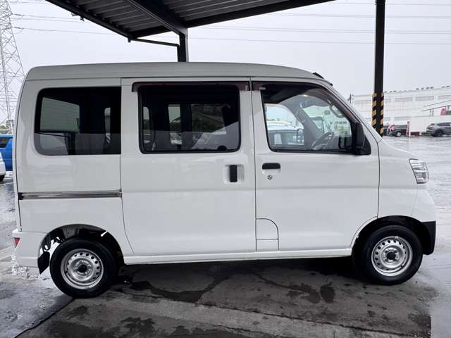 Daihatsu Hijet Cargo 4