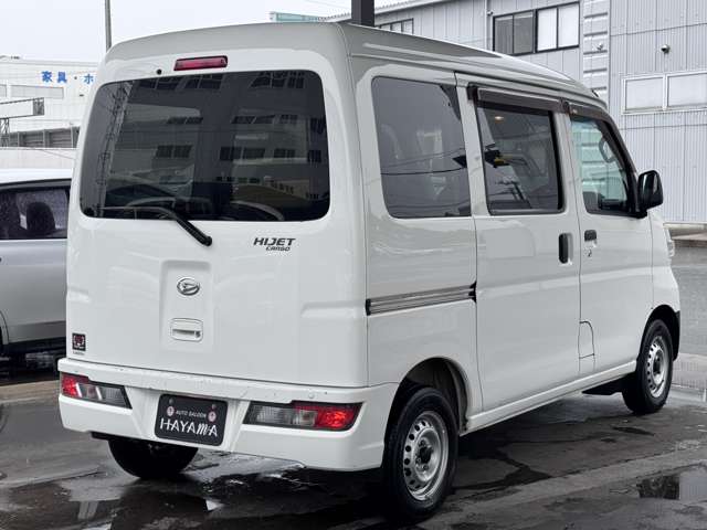 Daihatsu Hijet Cargo 5