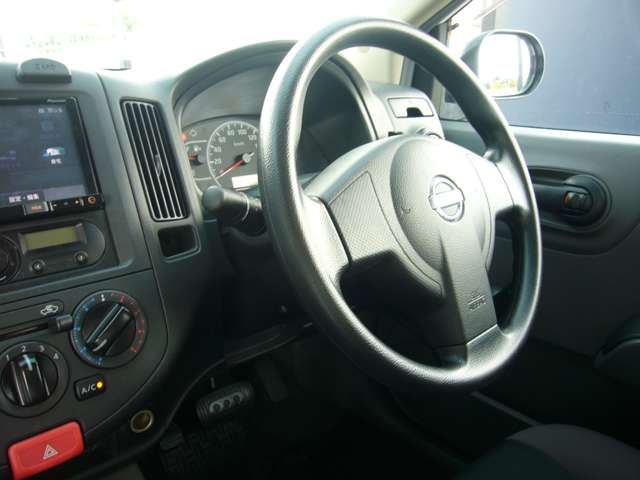 Nissan AD 5