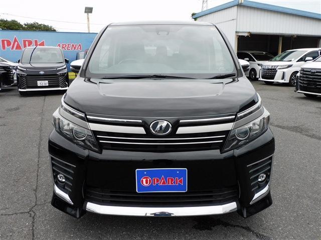 Toyota Voxy 4