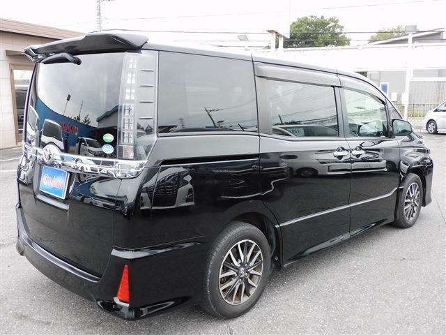 Toyota Voxy 8
