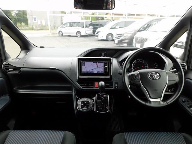 Toyota Voxy 9