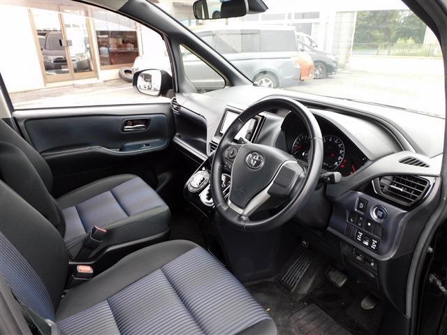 Toyota Voxy 10