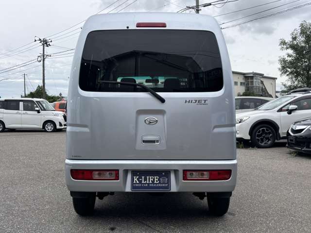 Daihatsu Hijet Cargo 11