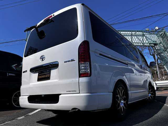 Toyota Hiace Van 5