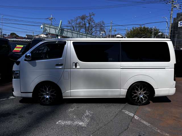 Toyota Hiace Van 6