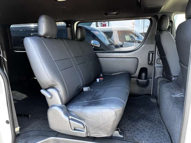 Toyota Hiace Van 9
