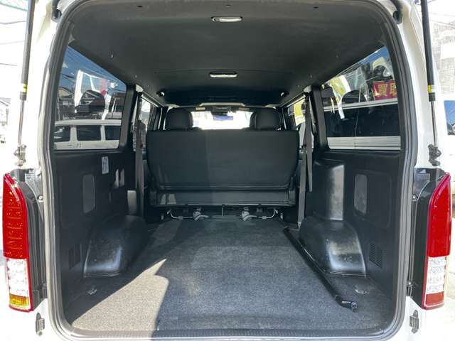 Toyota Hiace Van 10