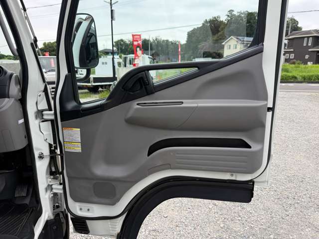 Mitsubishi Fuso Canter 9