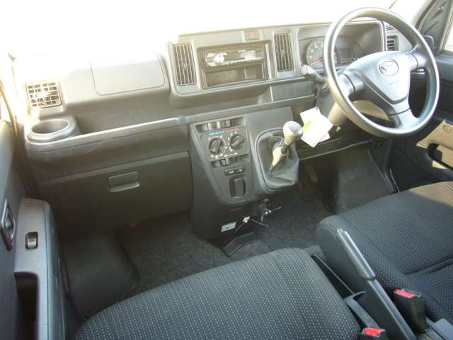 Daihatsu Hijet Cargo 2