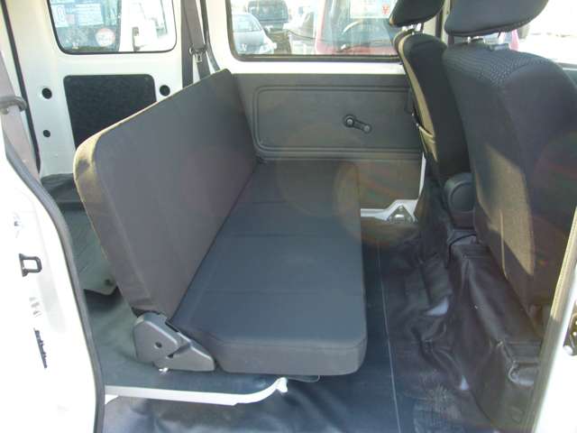 Daihatsu Hijet Cargo 4