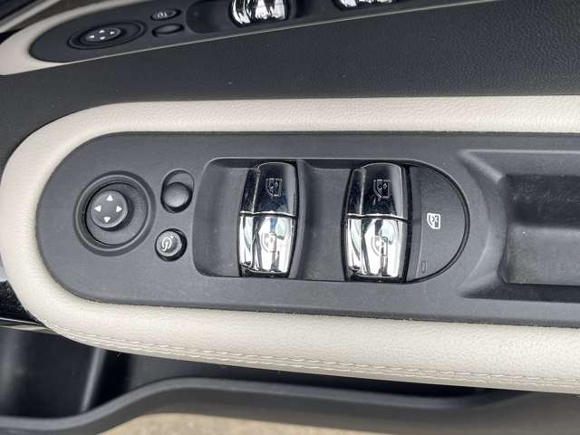 MINI Crossover 8