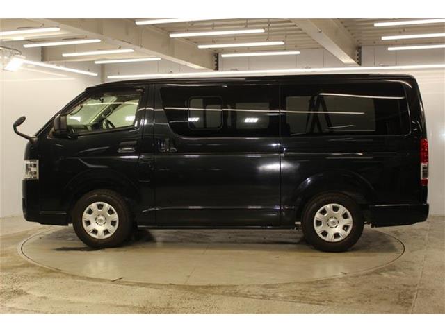 Toyota Hiace Van 9