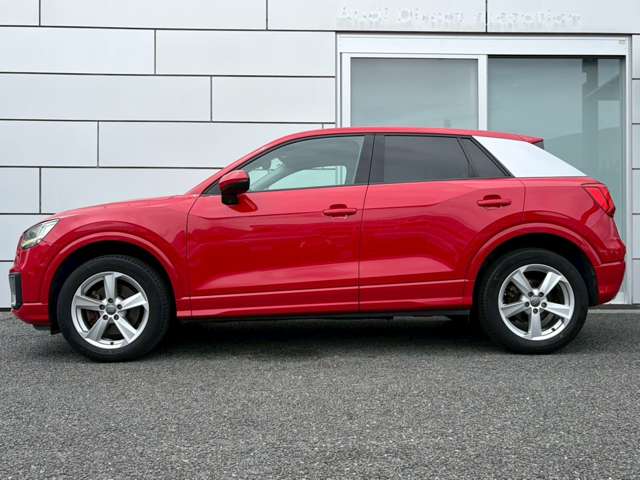 Audi Q2 11