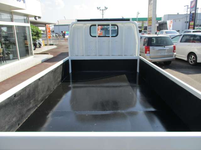 Mitsubishi Fuso Canter 9