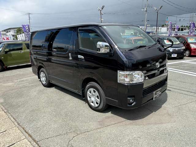 Toyota Hiace Van 4