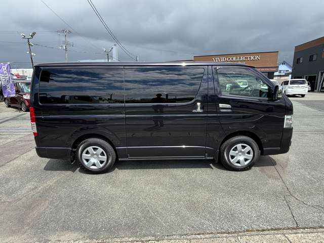 Toyota Hiace Van 5