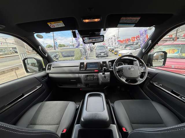 Toyota Hiace Van 10