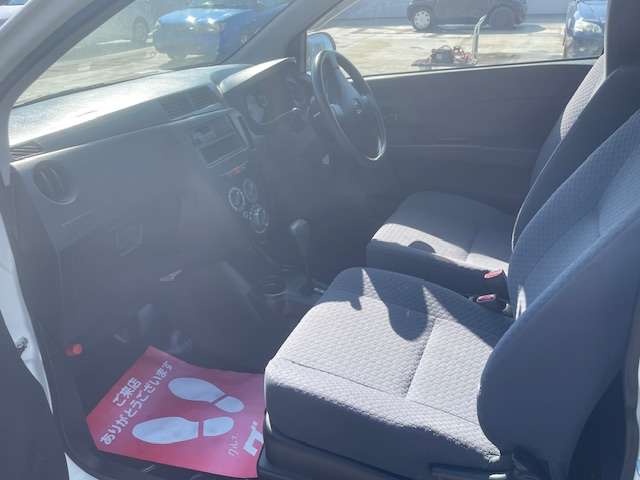 Daihatsu Mira 12