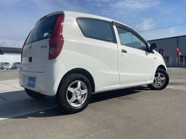 Daihatsu Mira 3