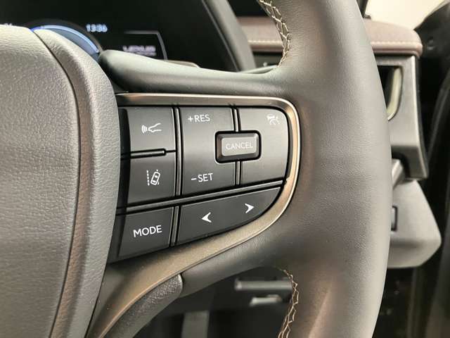 Lexus UX300e 11