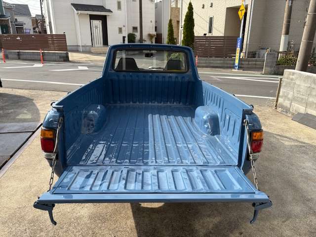 Nissan Sunny Truck 9