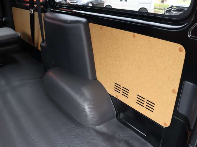 Toyota Hiace Van 11