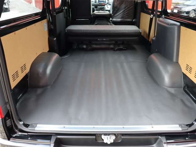 Toyota Hiace Van 10