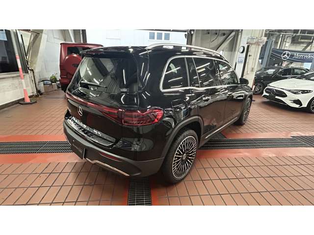 Mercedes-Benz EQB 7