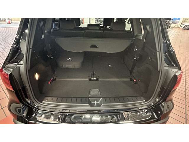 Mercedes-Benz EQB 9