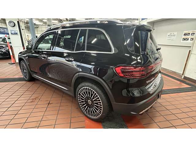 Mercedes-Benz EQB 10