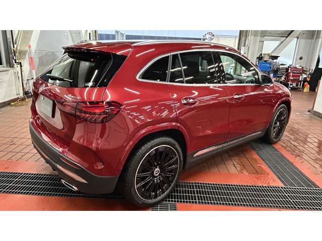 Mercedes-Benz GLA-Class 6