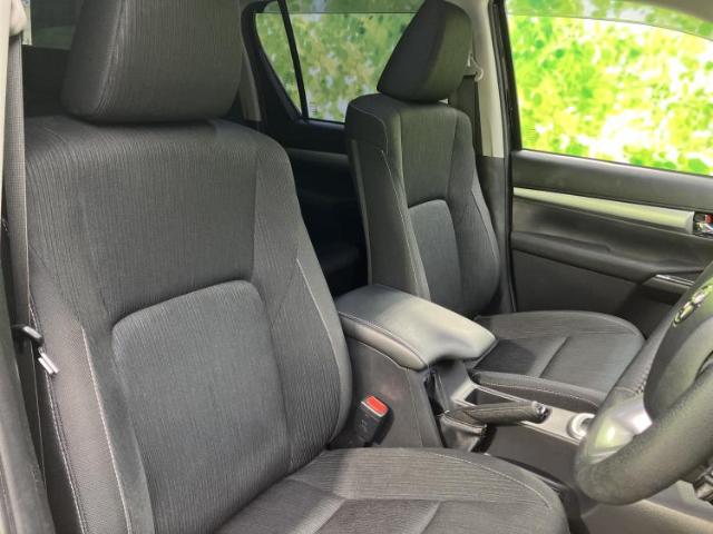 Toyota Hilux 2