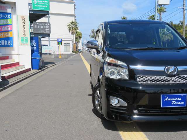 Toyota Voxy 12