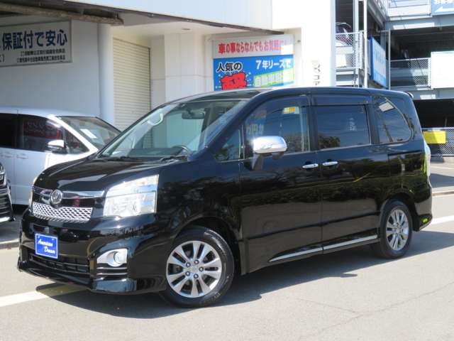 Toyota Voxy 2