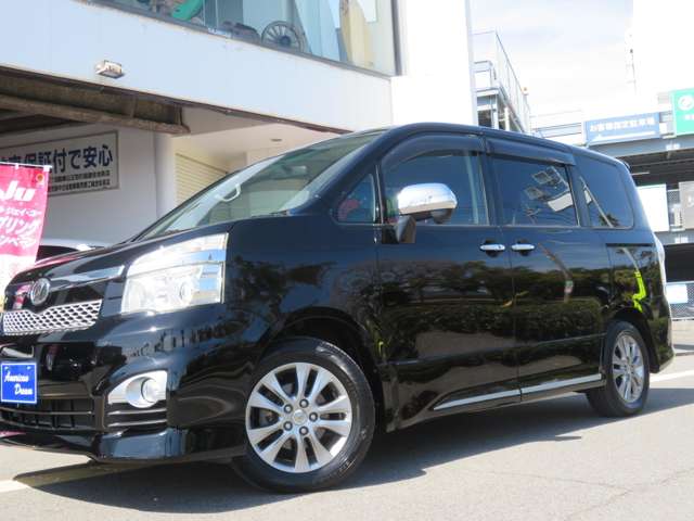 Toyota Voxy 4