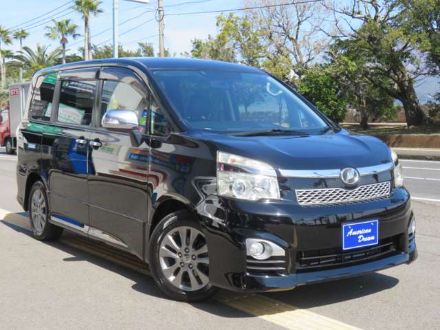 Toyota Voxy 8