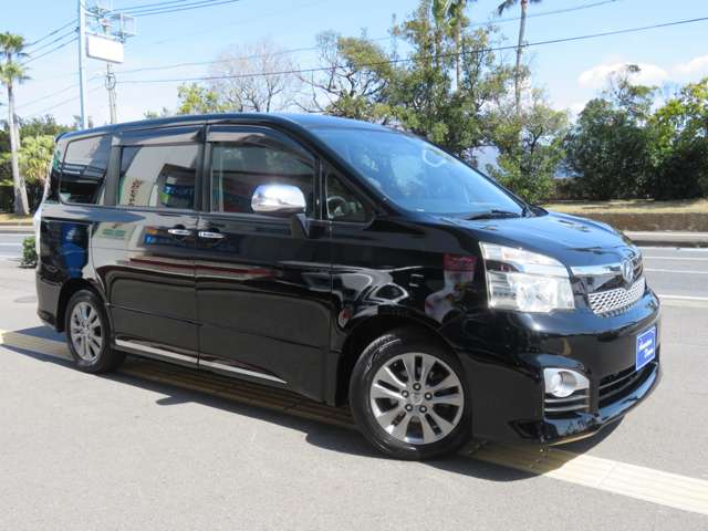 Toyota Voxy 9
